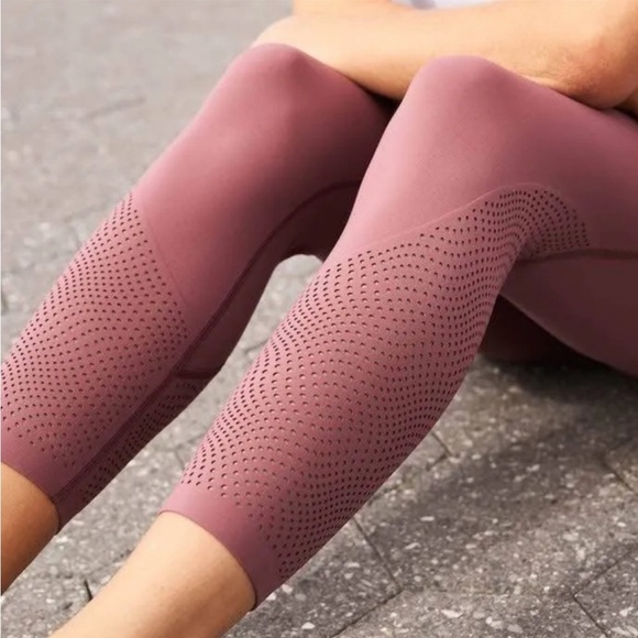 Spanx by Sara Blakely Mauve Leggings Size Medium - Picture 4 of 9